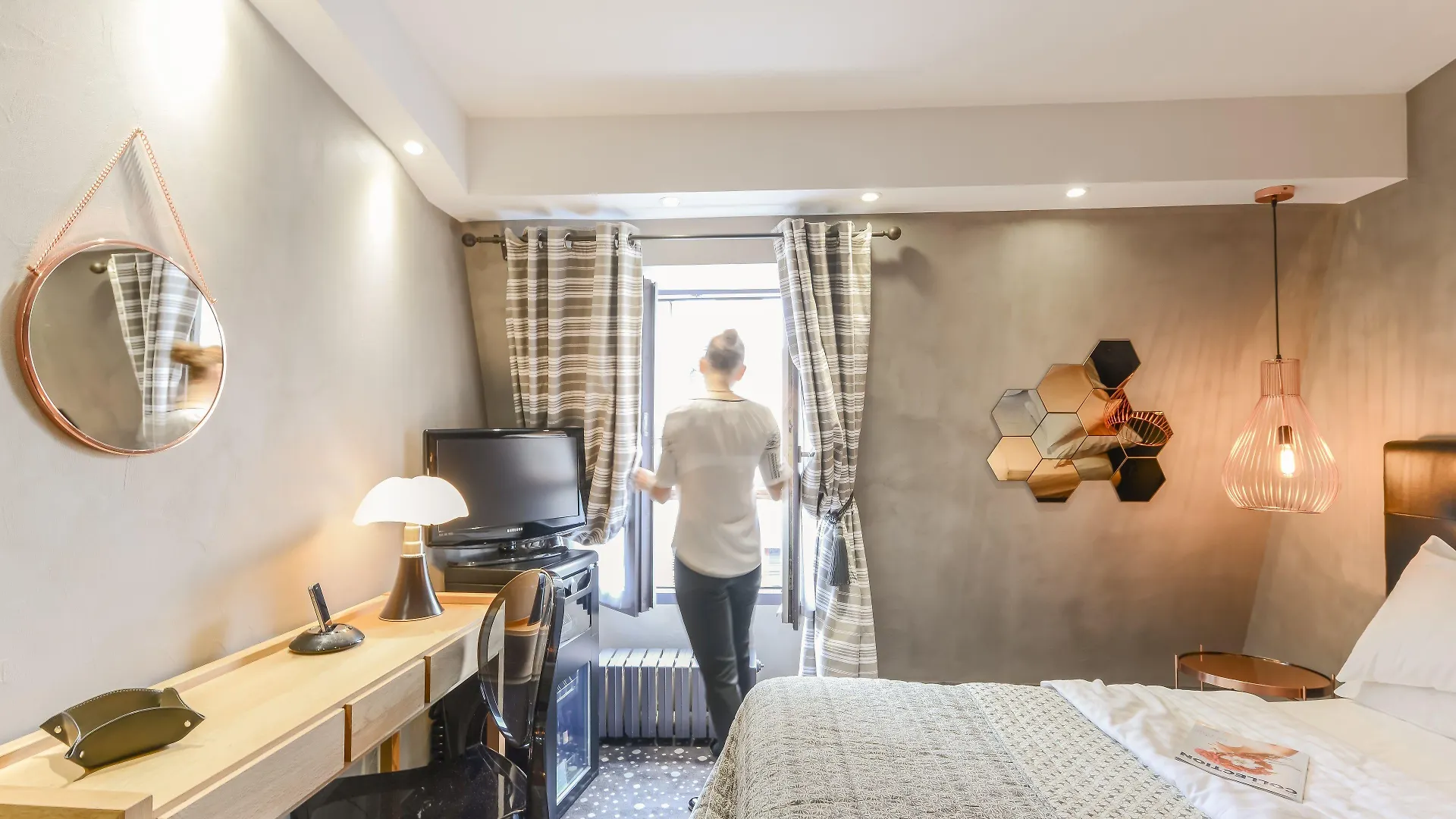 Ze 4* Paris