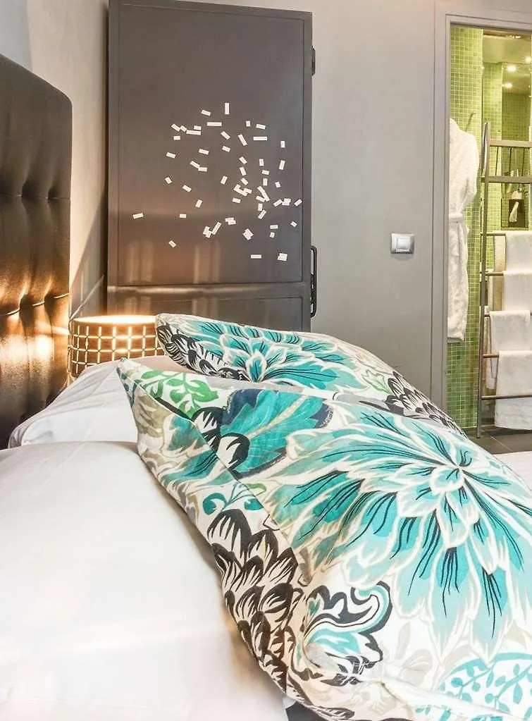 Ze Hotell