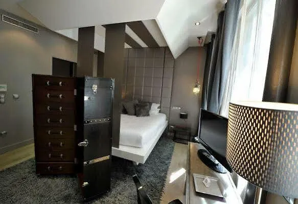 Ze Otel